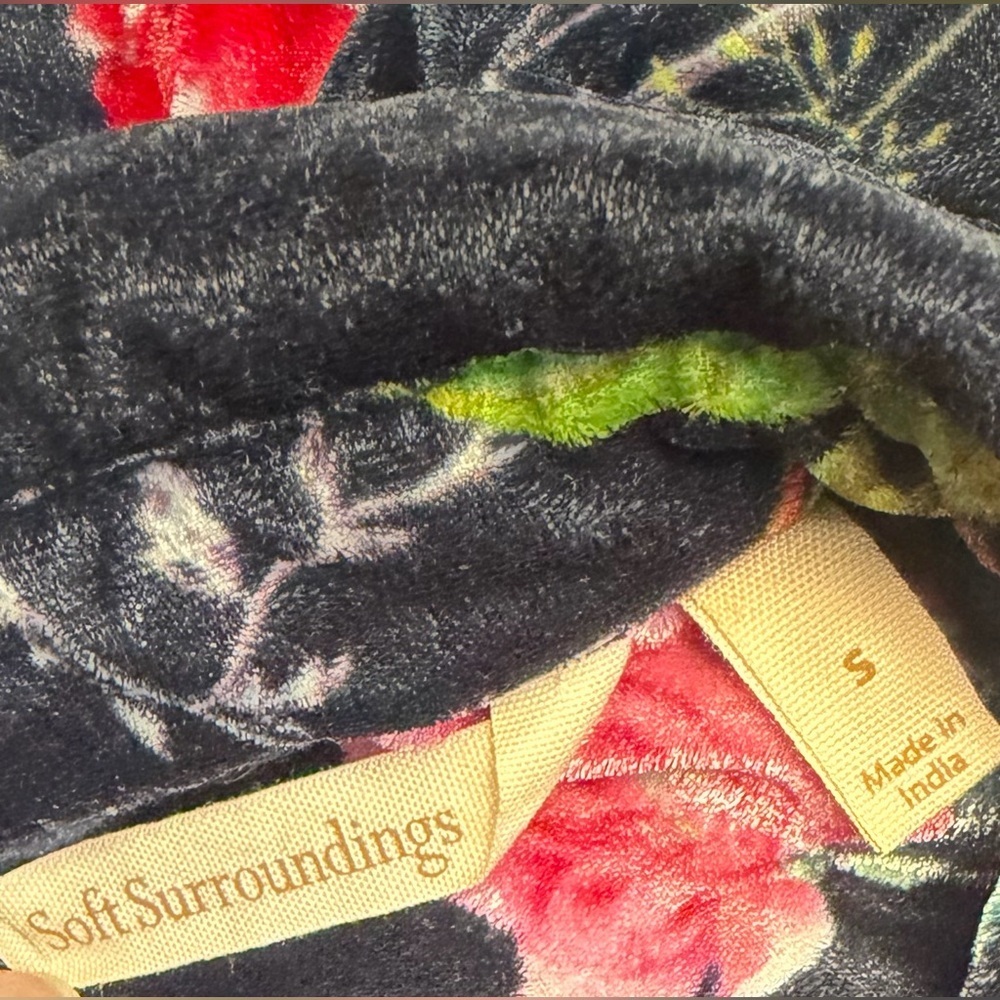 Soft Surroundings Jardim Velvet Floral Button Front Pocket Tunic Top 
Sz Small - Picture 5 of 5